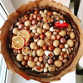 Букет орехи и шоколадка