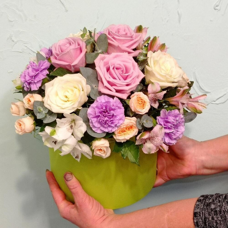 korobochka s rozami i lunnoj gvozdikoj, standart