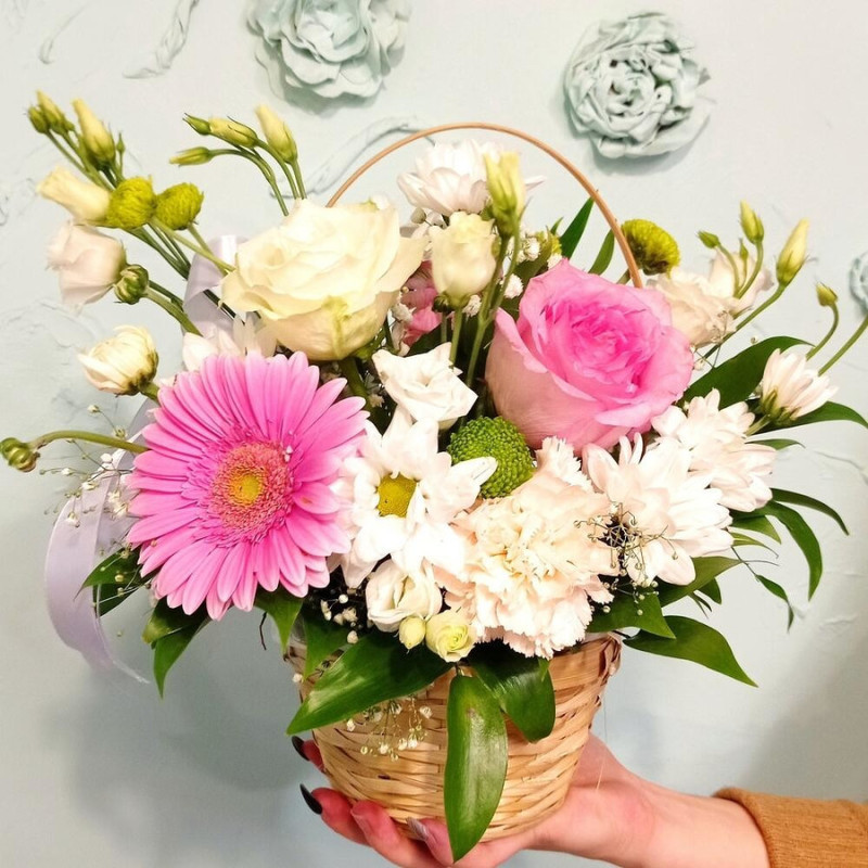 Корзина с герберой и розами, стандартный