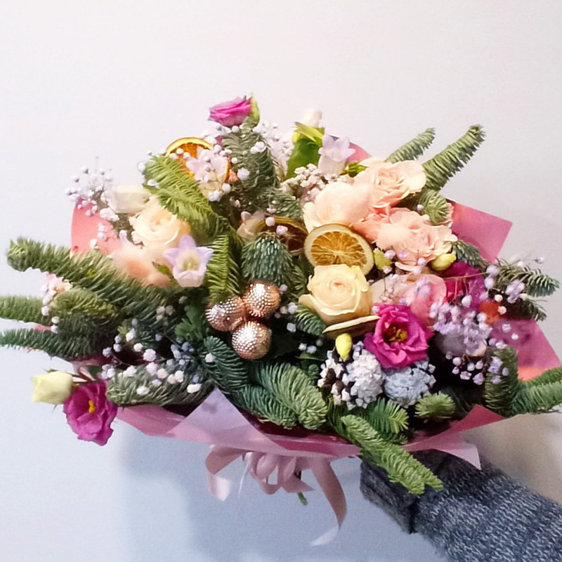 Zimnij buket s matioloj i rozami, standart