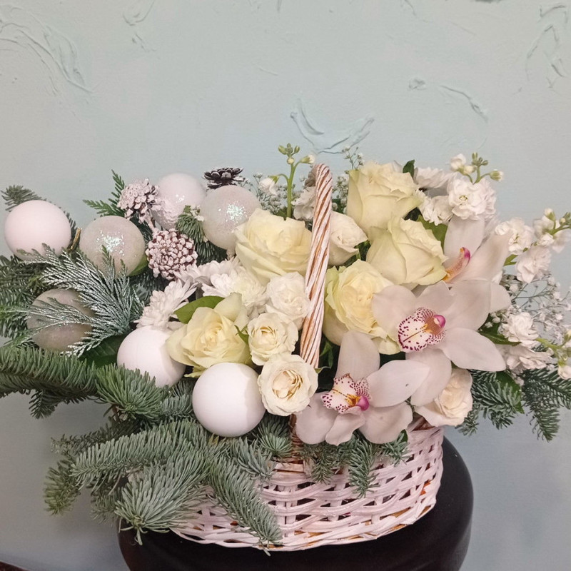 Новогодняя корзина с розами и орхидеями, стандартный