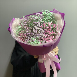 Букет из разноцветной гипсофилы