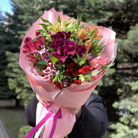 Букет из 7 красочных альстромерий 
