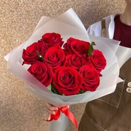 9 Роз красных