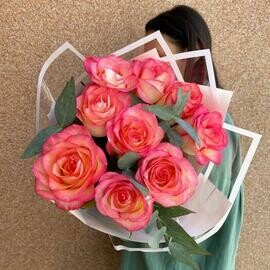 DZHUMILIYA rozi 9 shtuk svezhie stojkie i neobichnij ottenok