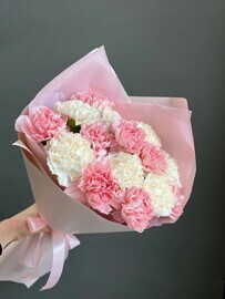 Nezhnij buket s 15 diantusami