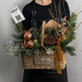 Novogodnyaya kompozitciya «Zolotoe siyanie»