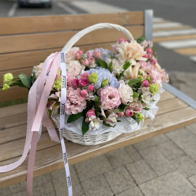 Корзина цветов "Роскошь", стандартный