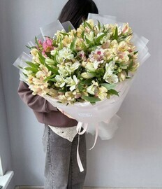 Букет из альстромерий