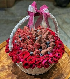 Klubnika v shokolade s rozami