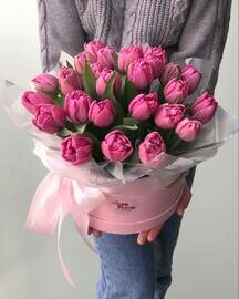 тюльпаны в коробке с губкой