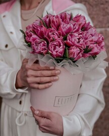 Композиция из пионовидных тюльпанов