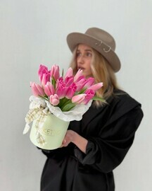 17 тюльпанов в коробке