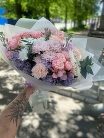 Букет цветов с сиренью