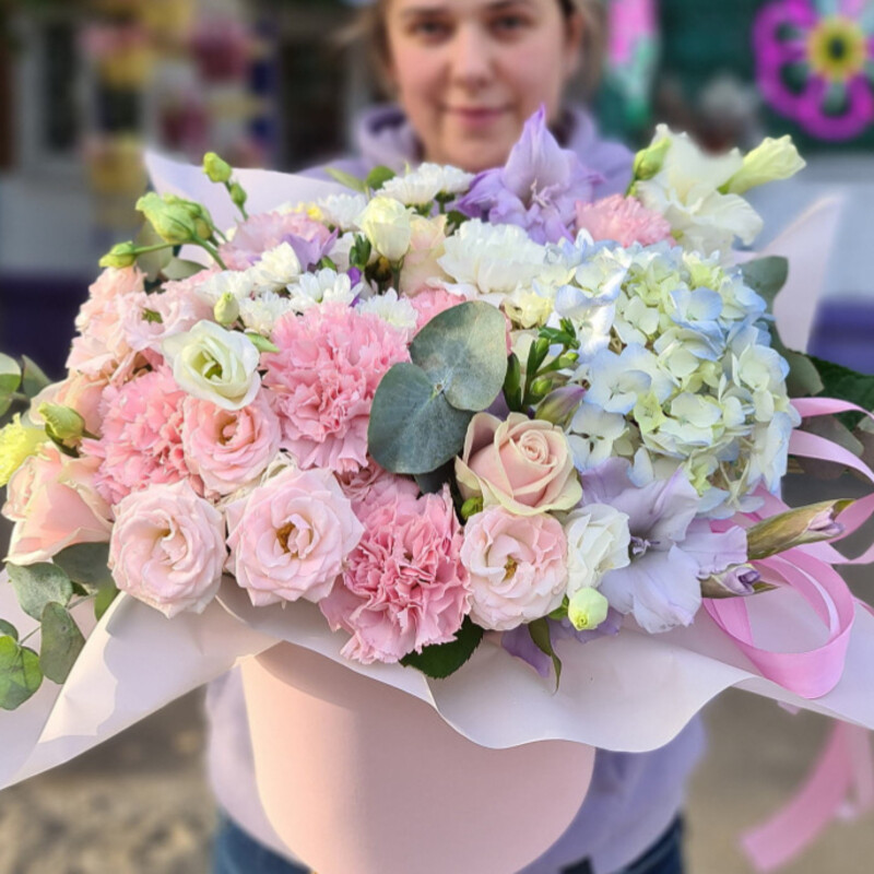 Kompozitciya iz roz i gortenzii, standart