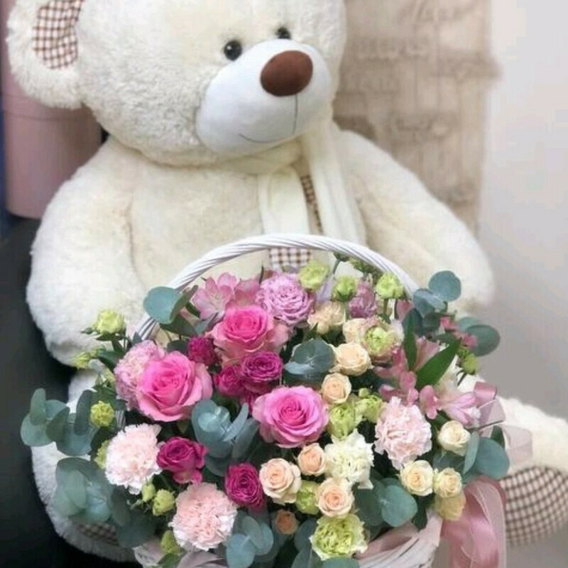 корзина цветов и игрушка мишка, стандартный