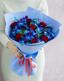 Bouquet of blue dendrobium and red roses