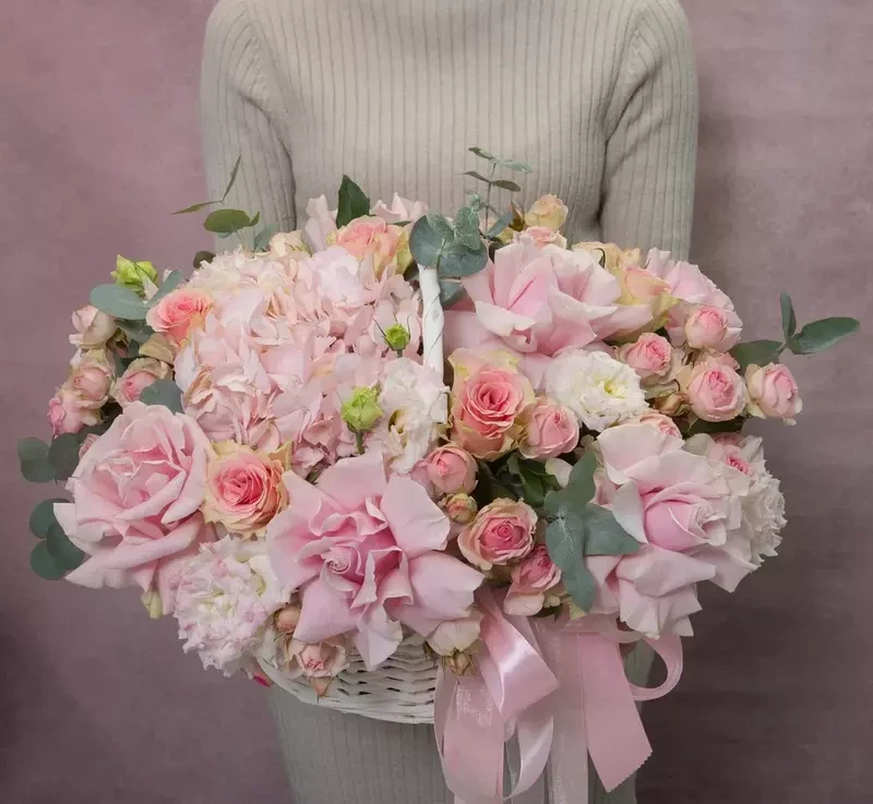 korzina s frantcuzskimi rozami, standart