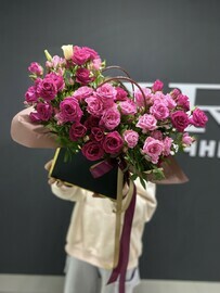 Композиция из кустовых розочек