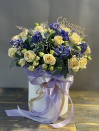 Гиацинты и кустовые розы