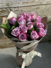 15 сиреневых роз