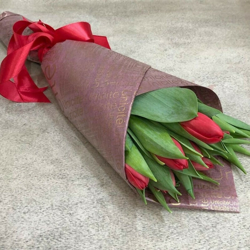 7 красных тюльпанов, стандартный