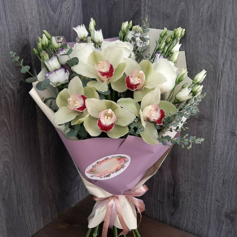 Букет Сборный из орхидеи и эустомы, стандартный