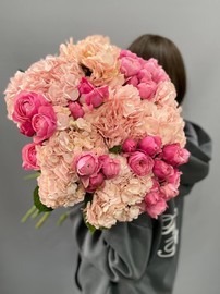 Buket Klubnichnij plombir