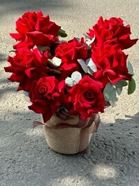 Композиция в кашпо Алый Бархат