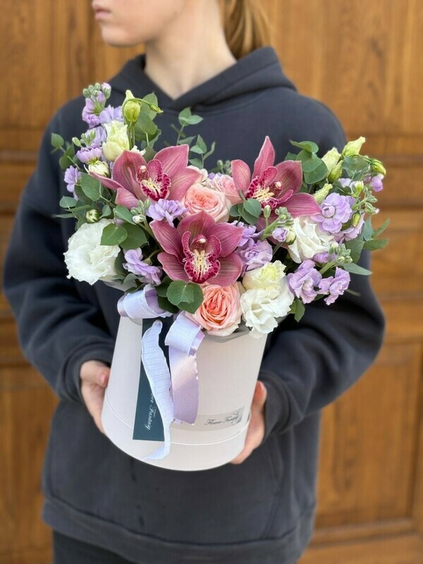 Kompozitciya v korobke s orhideej, standart