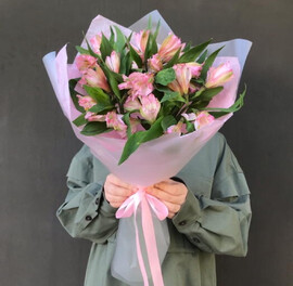 Букет из альстромерии