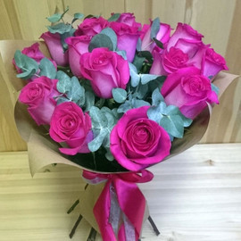 Букет из розовых роз