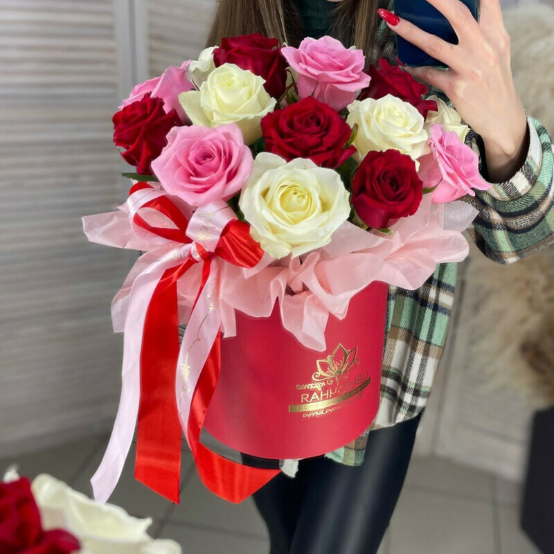 Rozi v korobke, standart