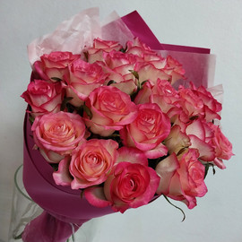 Букет из 19 розовых роз