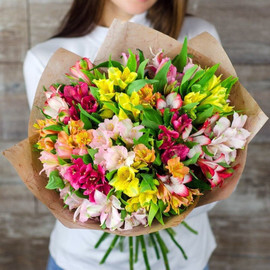 букет из 17 альстромерий