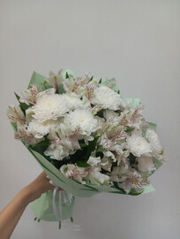Buket iz hrizantem i al_stromirii