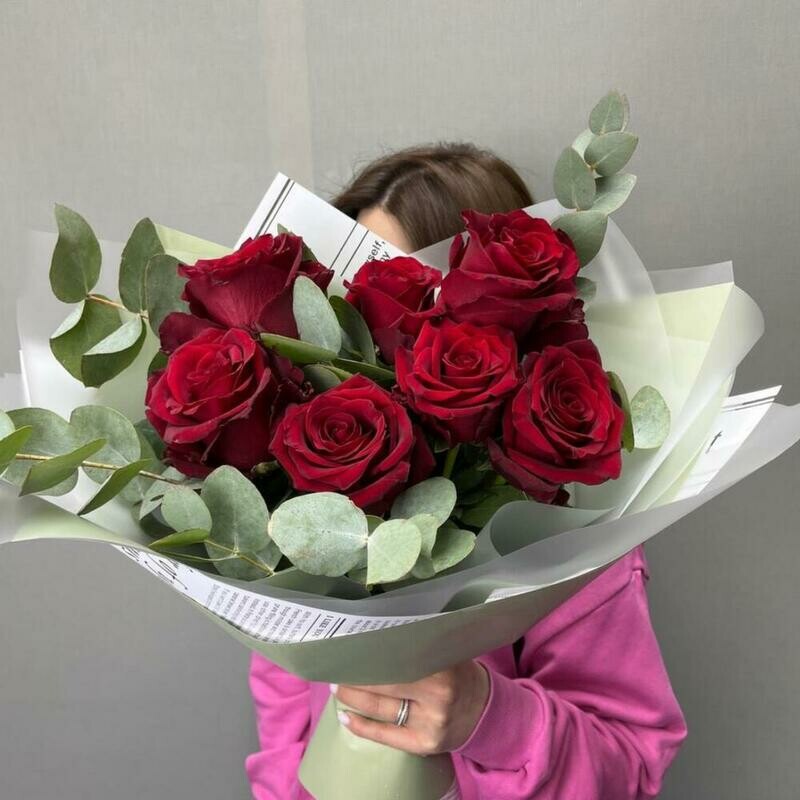 Красные розы (Эквадор) 7 штук с эвкалиптом, красные розы 7 штук (эквадор) с эвкалиптом