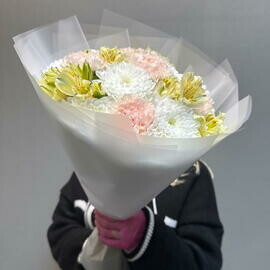 Delicate bouquet: Chrysanthemum, dianthus and alstroemeria