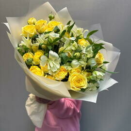 Bright yellow bouquet: bush rose and alstroemeria