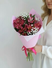 Buket al_stromerij s gipsofiloj "Vanil_noe nebo"