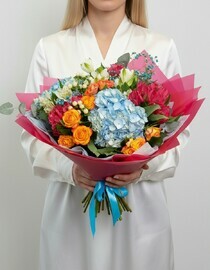 Buket s gortenziej i rozami "Sentimental_nost_"