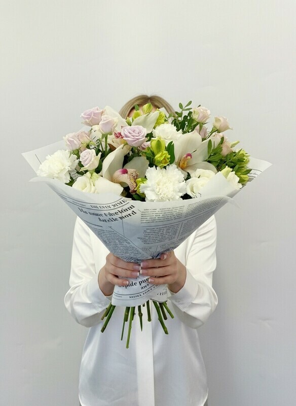 Букет с орхидеями "Время поцелуя", стандартный