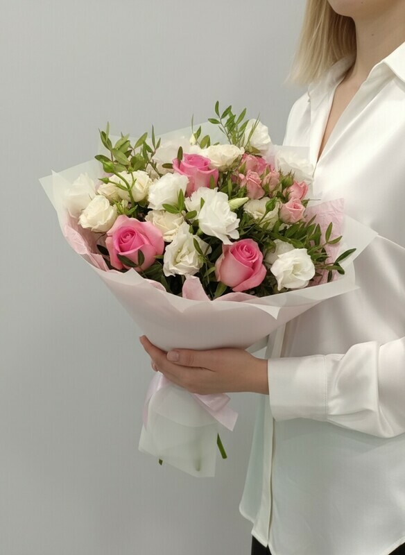 Букет с эустомой и розами "Для мечтательницы", стандартный