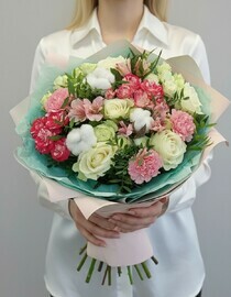 Buket s rozami i hlopkom "Vimisel"