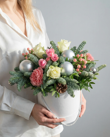 TCvetochnaya kompozitciya iz datskoj eli "Volshebstvo zimi"