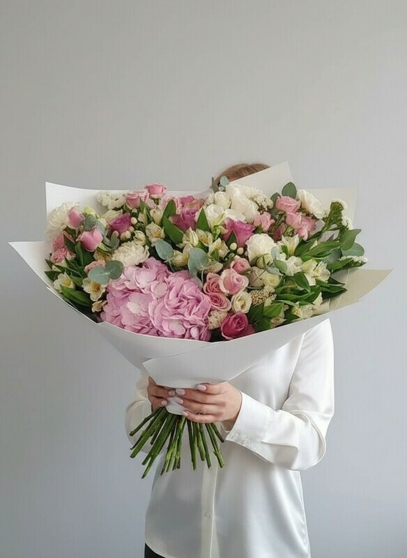 Букет с гортензией и розами "Романтика", премиум