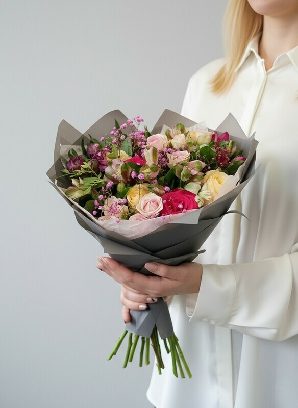 Букет с альстромерией "Счастливое мгновение", стандартный