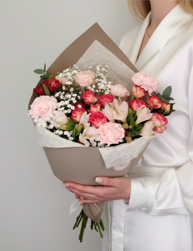 Букет с кустовыми розами "Нежный знак", стандартный