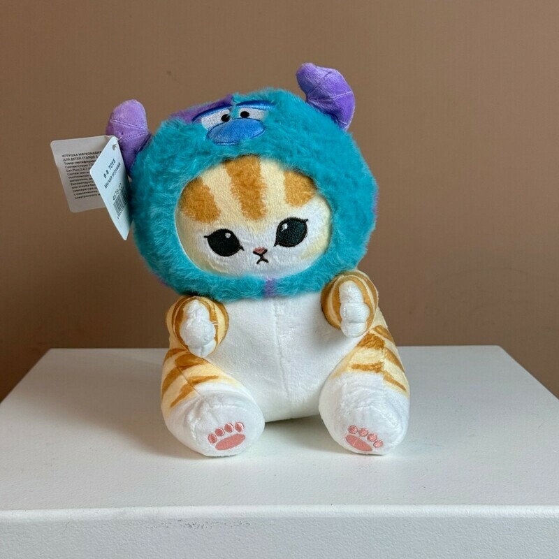 Котик игрушка в мультяшной шапке , уменьшенный