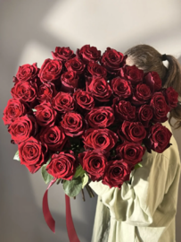 Buket iz 35 roz 70 sm